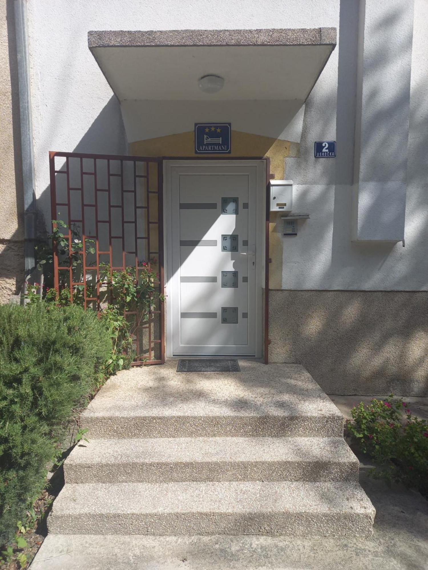 Apartment Central Knin Buitenkant foto